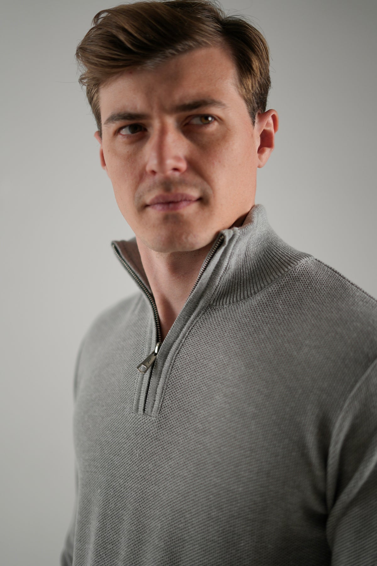 Suéter Quarter-Zip Ponto Piquet Cinza Claro